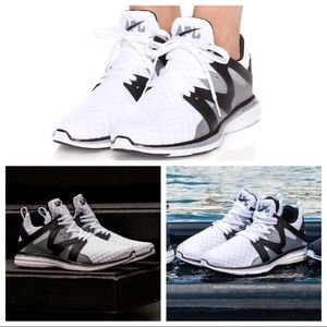 Womens APL Ascend Shoes Size 8